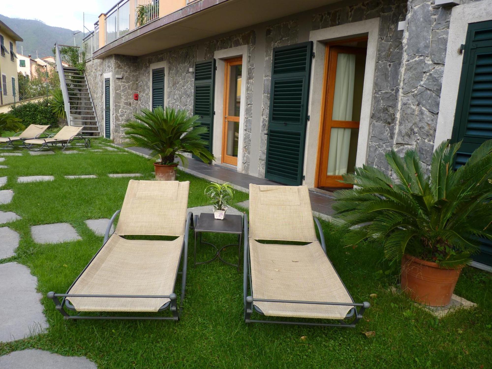 La Gerbera Hotel Леванто Екстериор снимка