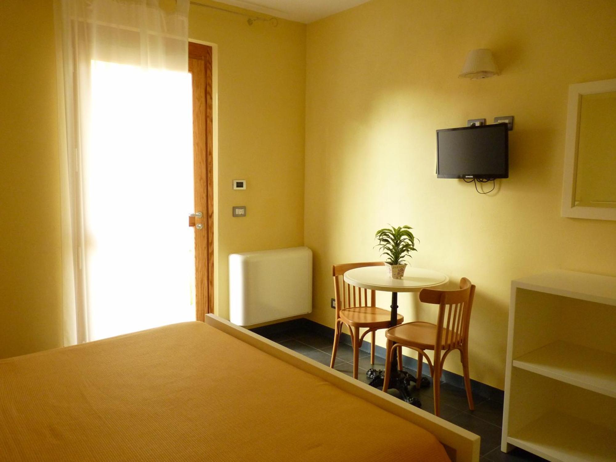 La Gerbera Hotel Леванто Екстериор снимка